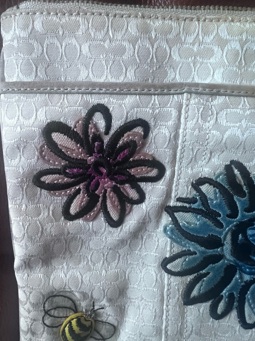 Coach mini c- RARE Floral Bee Embroidered Crossbody Bag - Picture 10 of 12
